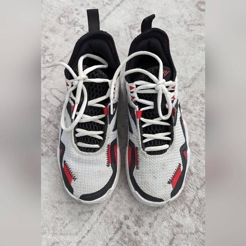 Jordan Kids White Black Red Zig-Zag Basketball Sneakers